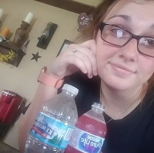 Meet your Posher, Caitlin